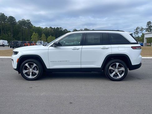 New 2026 Jeep Grand Cherokee Limited w/ Luxury Tech Group II AWD/4WD image 4