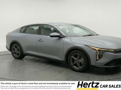 Used 2025 Kia K4 LXS image 1