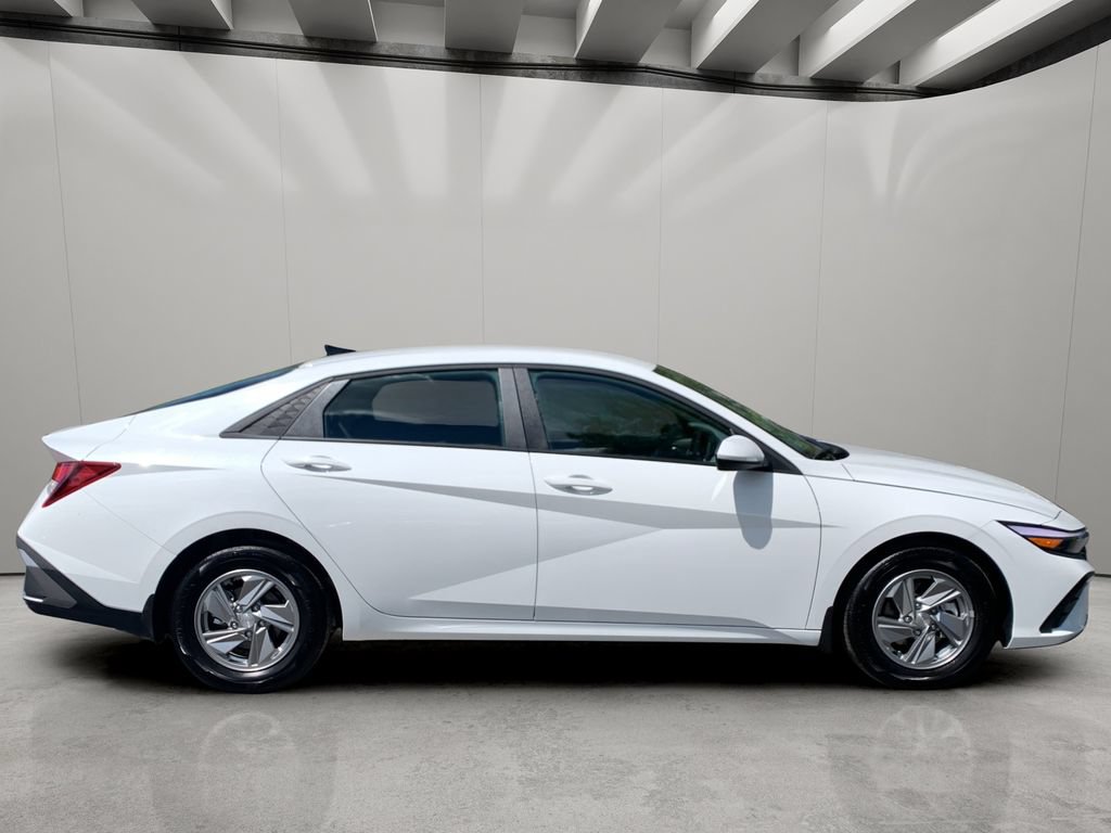 Certified 2026 Hyundai Elantra SE FWD image 6