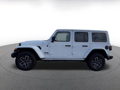 Used 2025 Jeep Wrangler Unlimited Sahara AWD/4WD image 9