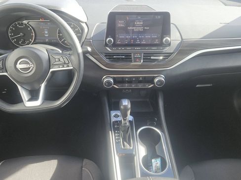 Used 2024 Nissan Altima 2.5 SV FWD image 8