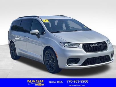 Used 2023 Chrysler Pacifica Touring-L w/ S Appearance Package