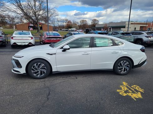 New 2026 Hyundai Sonata Blue FWD image 9