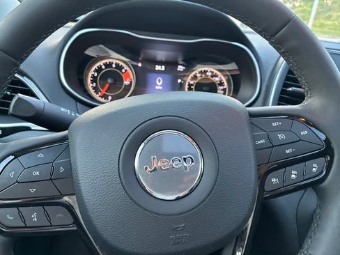 Used 2023 Jeep Cherokee Altitude Lux w/ Lux Elite Package AWD/4WD image 16