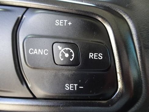 Used 2018 Jeep Wrangler Unlimited Sport S AWD/4WD image 25