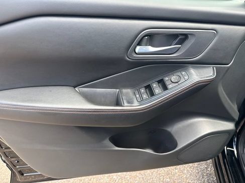 Certified 2025 Nissan Rogue SV AWD/4WD image 11