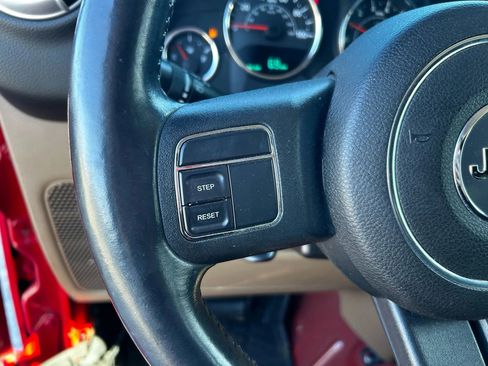 Used 2014 Jeep Wrangler Unlimited Sahara image 17