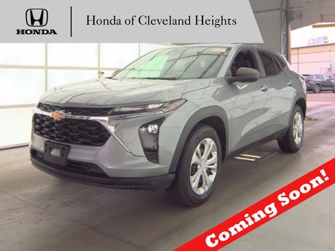 Used 2024 Chevrolet Trax LS w/ Driver Confidence Package FWD image 1