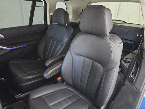Used 2021 BMW X7 xDrive40i w/ Premium Package image 16