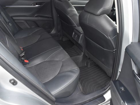 Used 2020 Toyota Camry XSE FWD image 16