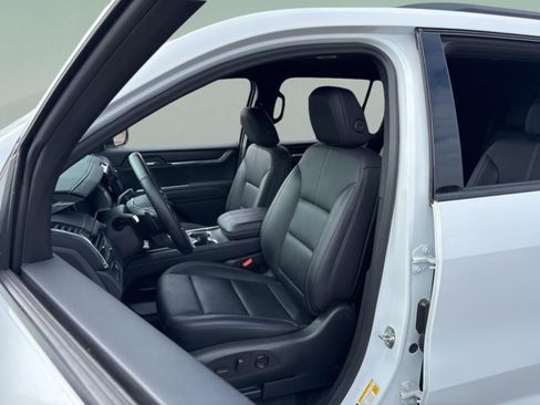 Used 2024 GMC Acadia Elevation image 27