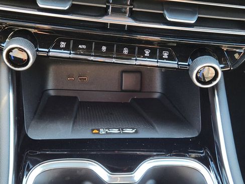 New 2026 Chevrolet Traverse RS image 16