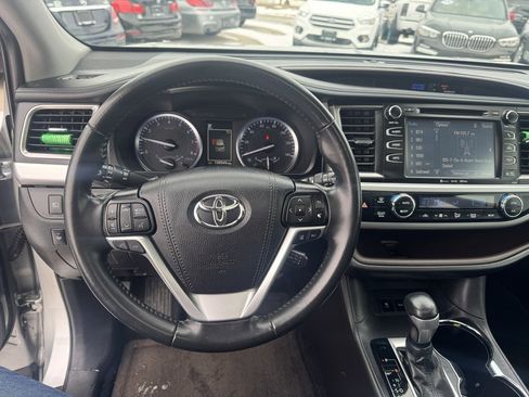 Used 2019 Toyota Highlander XLE image 23
