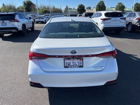 Used 2021 Toyota Avalon Limited image 6