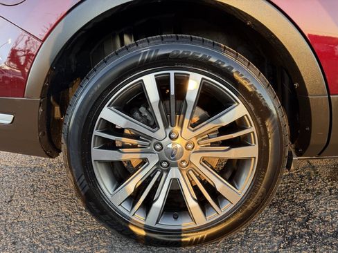 Used 2019 Ford Explorer Platinum image 10