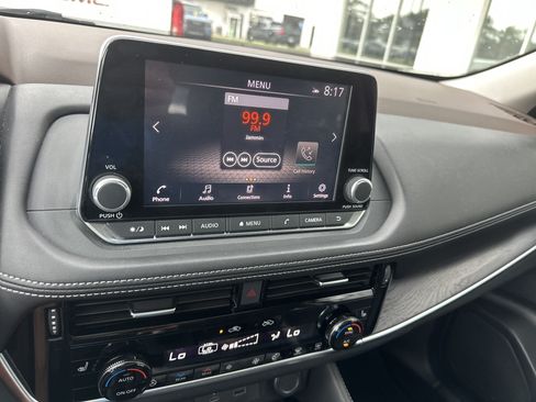Used 2021 Nissan Rogue SL FWD image 17