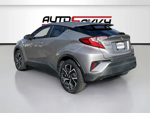 Used 2018 Toyota C-HR XLE image 5