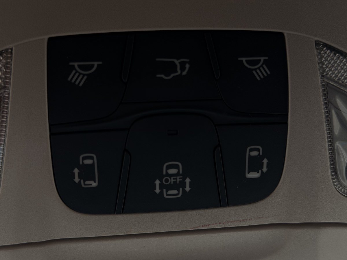 Used 2019 Chrysler Pacifica Touring-L FWD image 22