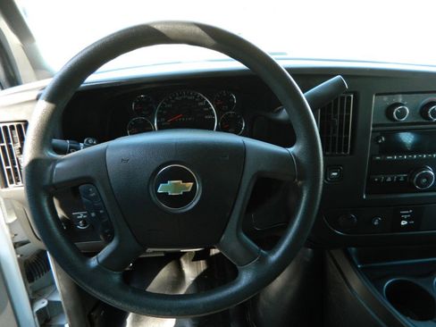 Used 2017 Chevrolet Express 2500 image 19