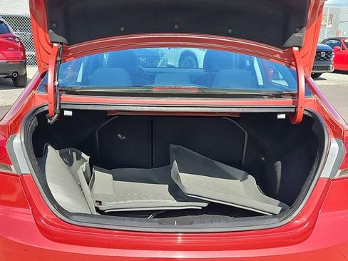 Used 2017 Hyundai Elantra SE FWD image 6