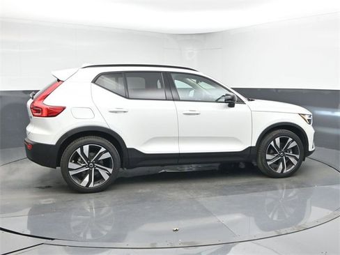 Used 2025 Volvo XC40 B5 Plus w/ Protection Package Premier image 8