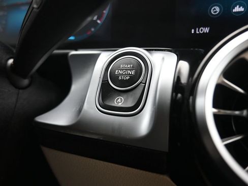 Used 2022 Mercedes-Benz GLB 250 4MATIC image 28