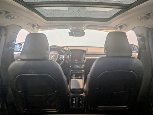 Used 2024 Volvo XC40 B5 Plus image 31