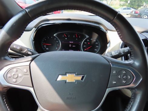 Used 2022 Chevrolet Traverse LT image 18