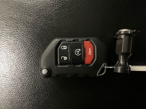 Used 2023 Jeep Gladiator Sport image 28