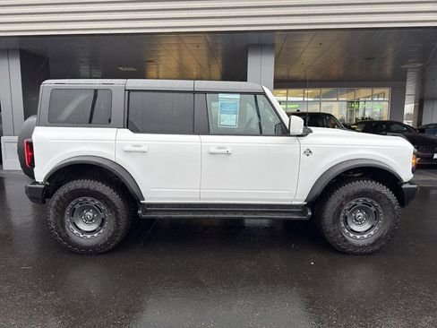 New 2025 Ford Bronco Outer Banks w/ Sasquatch Package image 3