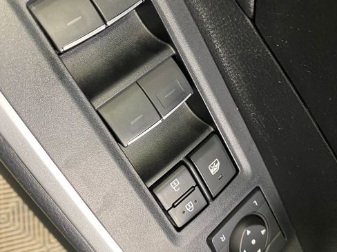 Used 2022 Toyota RAV4 XLE Premium image 27