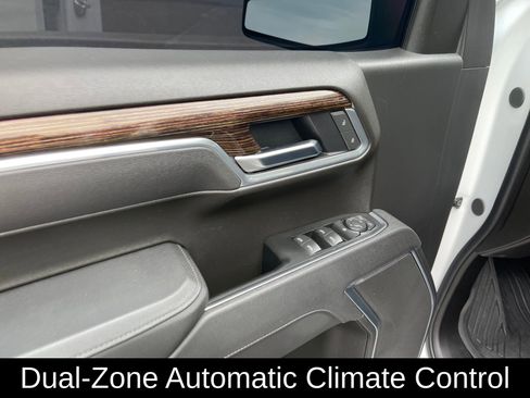 Used 2025 GMC Sierra 1500 SLE image 12