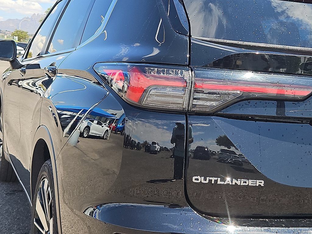 Used 2025 Mitsubishi Outlander SE AWD/4WD image 9