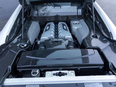 Used 2012 Audi R8 V10 image 16