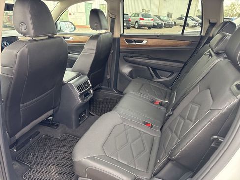Used 2025 Volkswagen Atlas SE AWD/4WD image 10