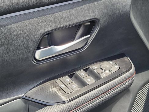 Certified 2025 Nissan Kicks SR FWD image 19