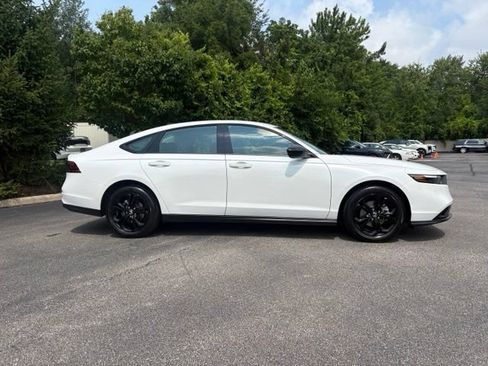 Used 2025 Honda Accord SE image 7