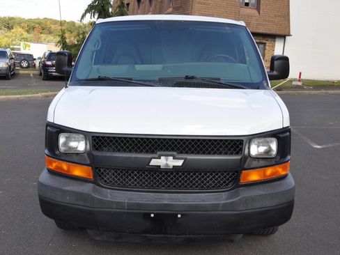 Used 2009 Chevrolet Express 2500 image 3