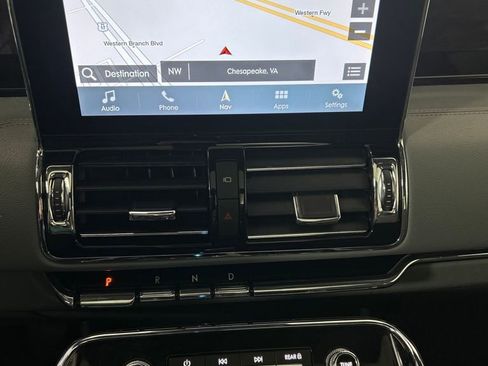 Used 2019 Lincoln Navigator Reserve image 13