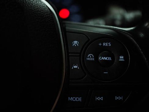 Used 2023 Toyota Corolla Cross LE w/ Moonroof Package image 16