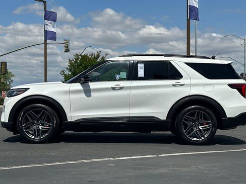 Certified 2025 Ford Explorer ST AWD/4WD image 6