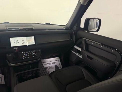 New 2024 Land Rover Defender 110 S image 26