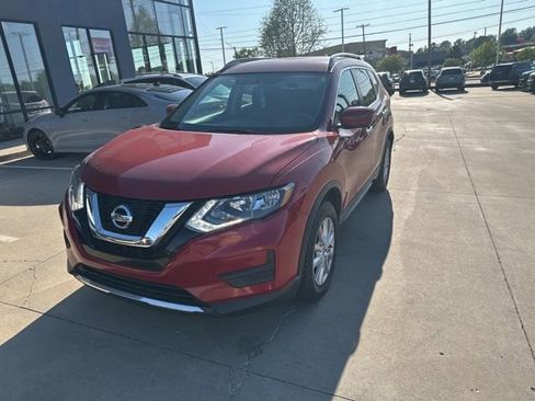 Used 2017 Nissan Rogue SV w/ SV Premium Package image 4