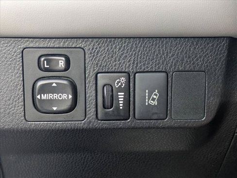 Used 2017 Toyota RAV4 XLE FWD image 10