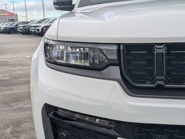 New 2026 Jeep Grand Cherokee Limited AWD/4WD image 10