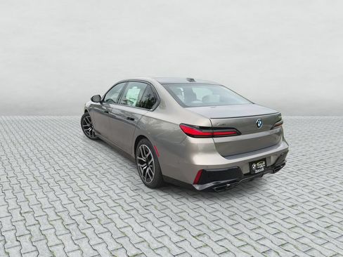 Used 2026 BMW 760i xDrive w/ Executive Package AWD/4WD image 7