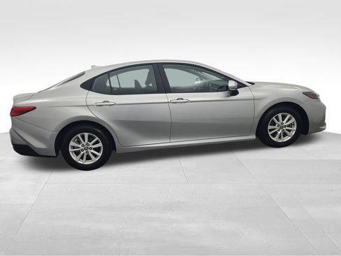 Used 2025 Toyota Camry LE image 4