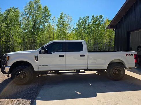 Used 2022 Ford F250 XL w/ Power Equipment Group AWD/4WD image 3