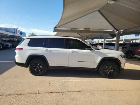 Used 2024 Jeep Grand Cherokee L Laredo AWD/4WD image 9