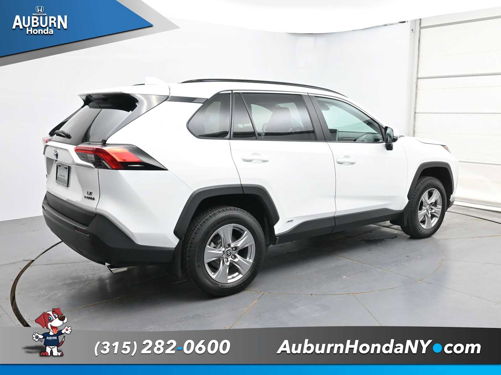 Used 2023 Toyota RAV4 LE AWD/4WD image 17